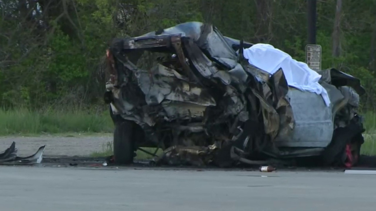 3 people killed in 6vehicle chain reaction crash in Van Buren...